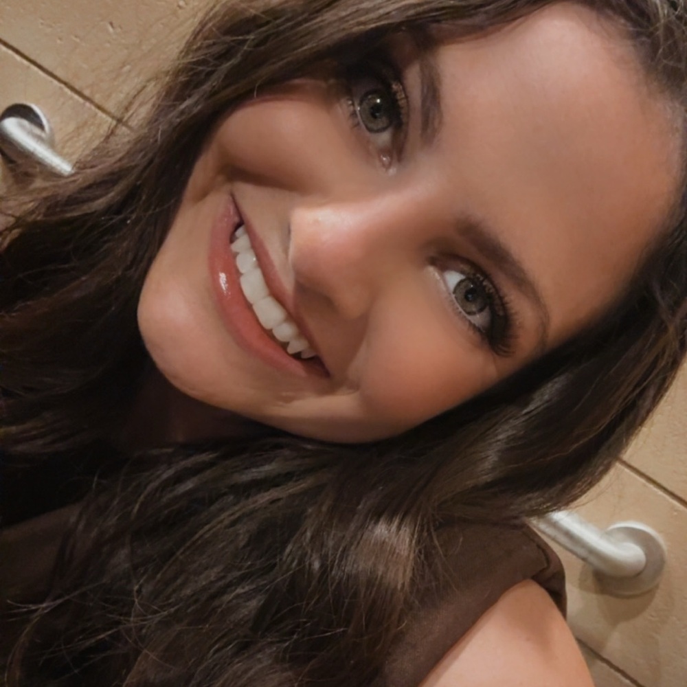 Meet your Posher, Emily